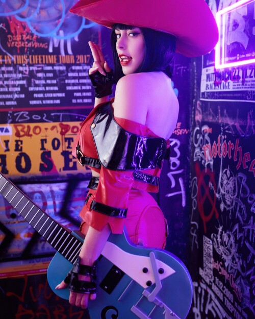 Nadya 04f02abd42718e48a1