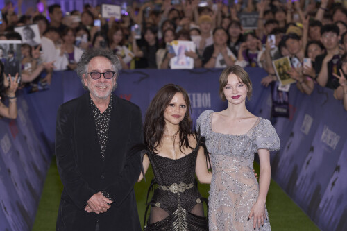 (L to R) Tim Burton, Jenna Ortega, Emma Myers