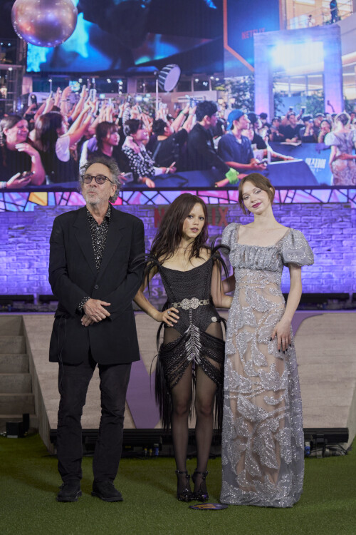 (L to R) Tim Burton, Jenna Ortega, Emma Myers