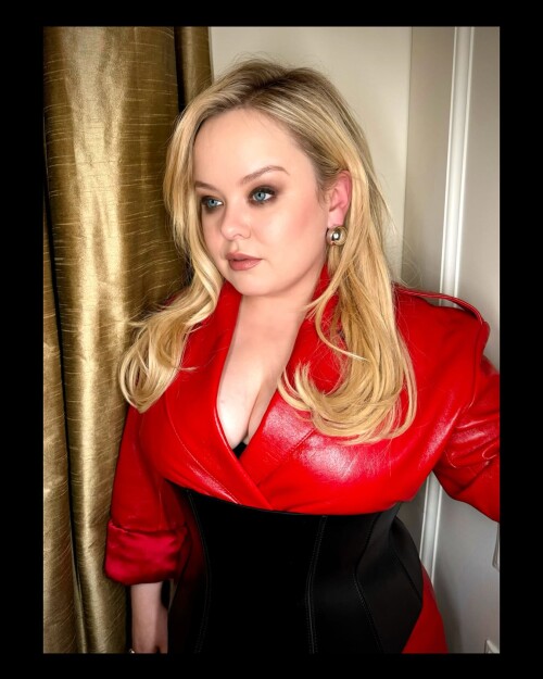 Nicola Coughlan 19bfe08adfb46a565