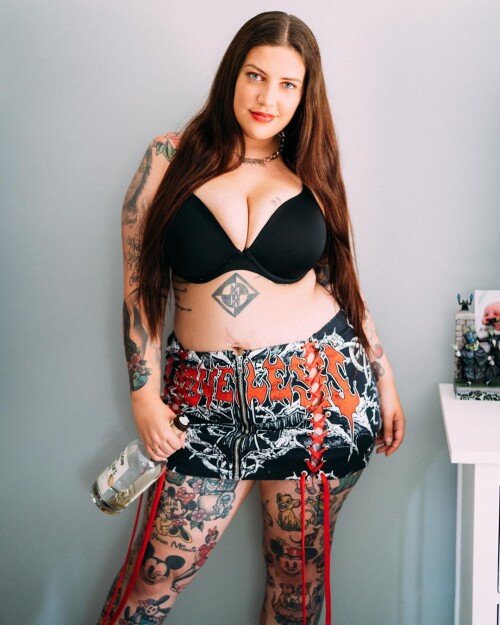 Nikki Hunter 1f736c7d2be03112d