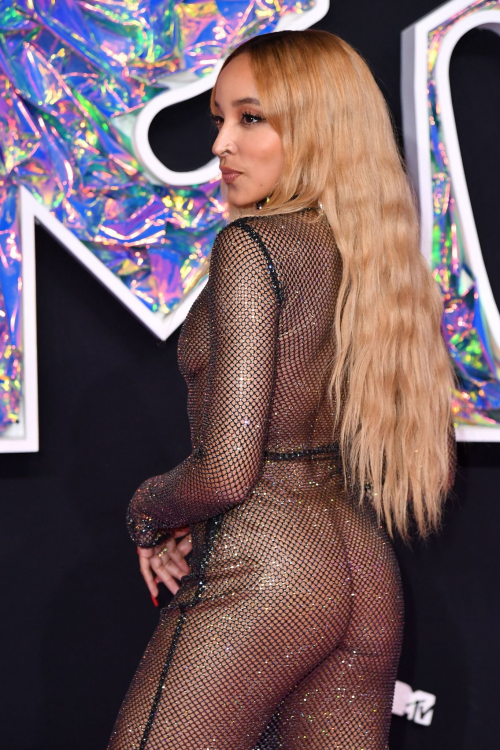 ODJMvNxu_oe438382cc6447629