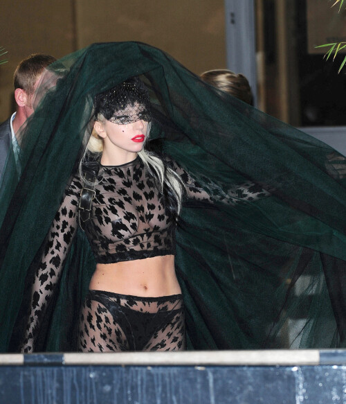 OPTIC_LADY_GAGA_LEAVING_ITV_STUDIOS_LON_12_05_11_0209d68847bf1b49a8.jpeg