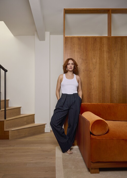 Olivia Cooke Feet 8729593e3fb79870bd2a860