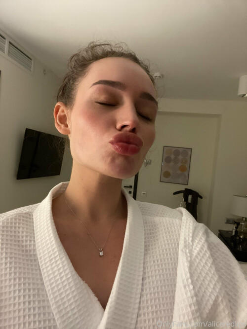 OnF AliceRedlips 16185afd34ea92861412