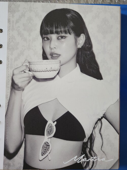 Only J 1865284740455989529 2e7c96f44dee9430b