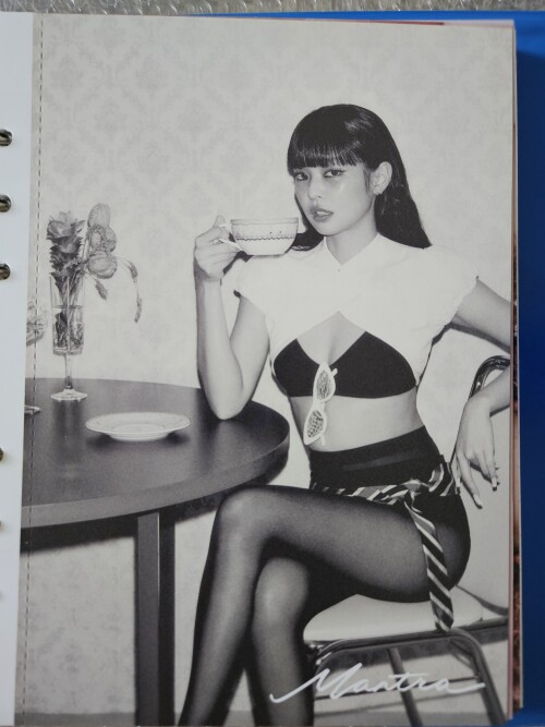 Only J 1865285601874116780 1d53594e2f7a93712