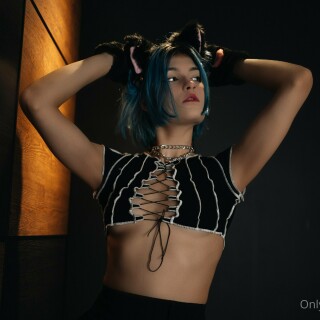 OnlyFansTrixy-BlueSet-03-Image-05