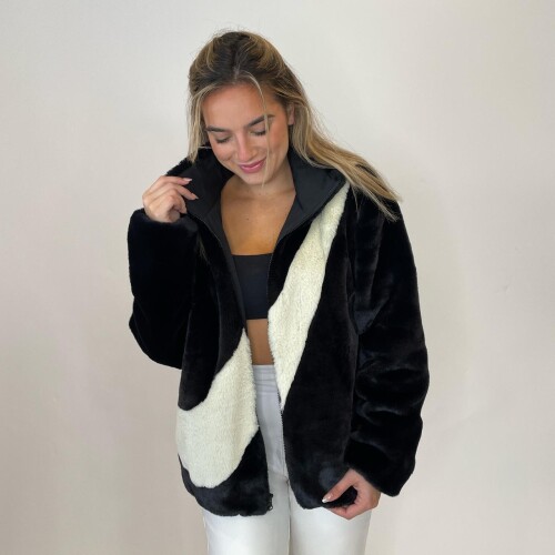 P01084330441a834a7381