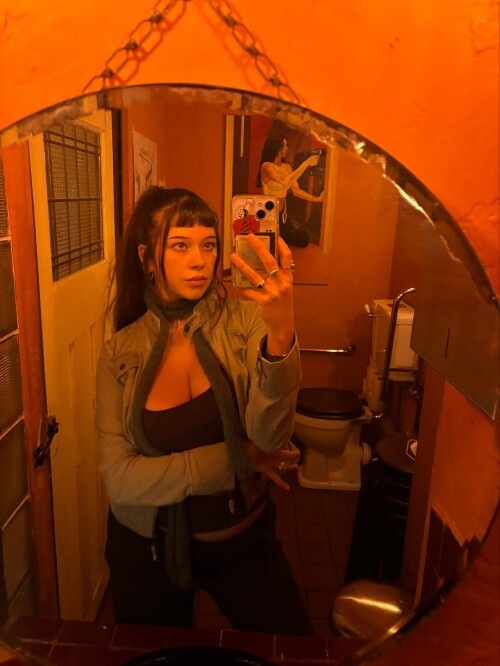 Performative scarf 32950f10f744f38d3