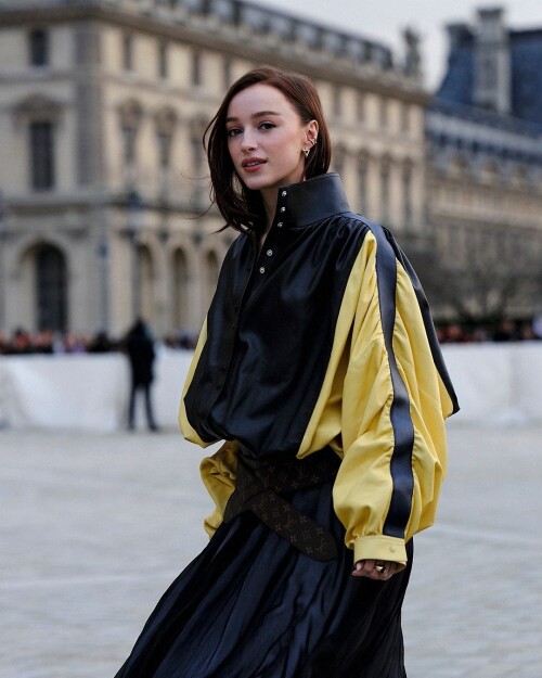 Phoebe Dynevor R01388d3f8d97b9b9514