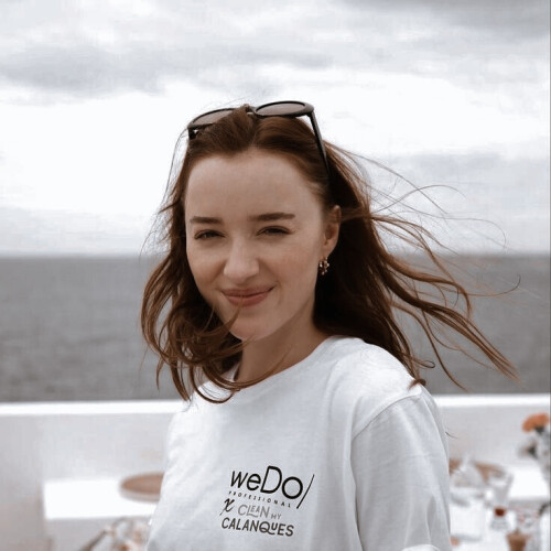 Phoebe Dynevor R0281b3c103632c65def