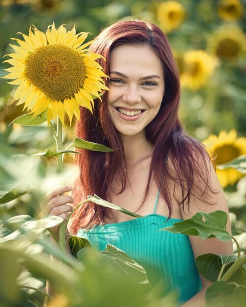 Photo by Foxy Laura on September 06 2023. May be an image of 1 person flower and outdoors.f1d3ddd682