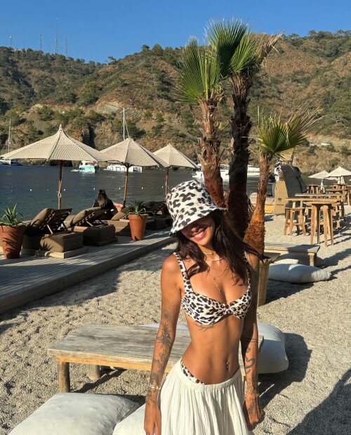 Photo by Pelinay Igit on June 09 2024. May be an image of 1 person hat sarong and cabana.05af30cd268