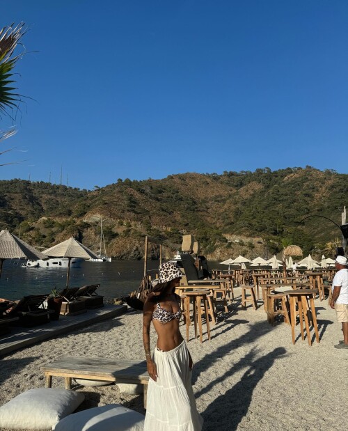 Photo by Pelinay Igit on June 09 2024. May be an image of 2 people wedding and outdoors.963f5b006705