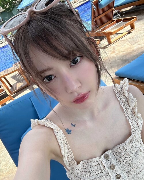 Photo by Sakura Miyawaki on September 24 2024. May be an image of 1 person hair pool and text462b108