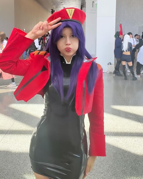 Photo by Syanne on May 03 2024. May be an image of 4 people miniskirt and costume.fed7ecc10cf0a483