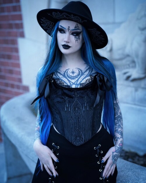Photoshoor for restyle.pl Use code BLUE15 to get 15 discount on your order Sacred Rituals Top Rhodan