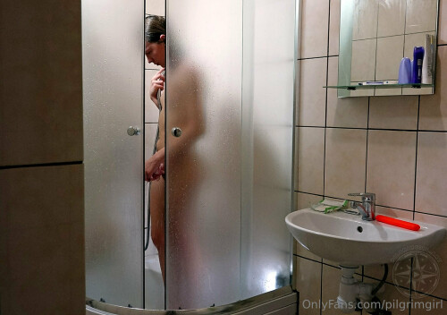 PilGrimGirl Morning Shower 007