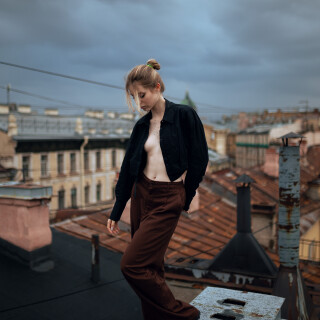 Pocrov.Alice.on.the.Roof.01899d63e65f47cf5c1