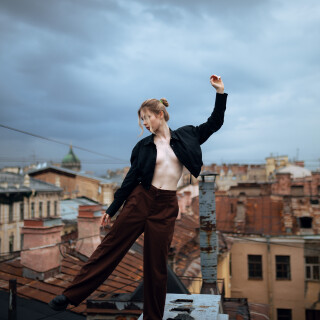 Pocrov.Alice.on.the.Roof.020ef8e28a9e41df4e7