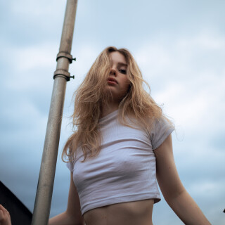 Pocrov.Alice.on.the.Roof.02406600148225424d3