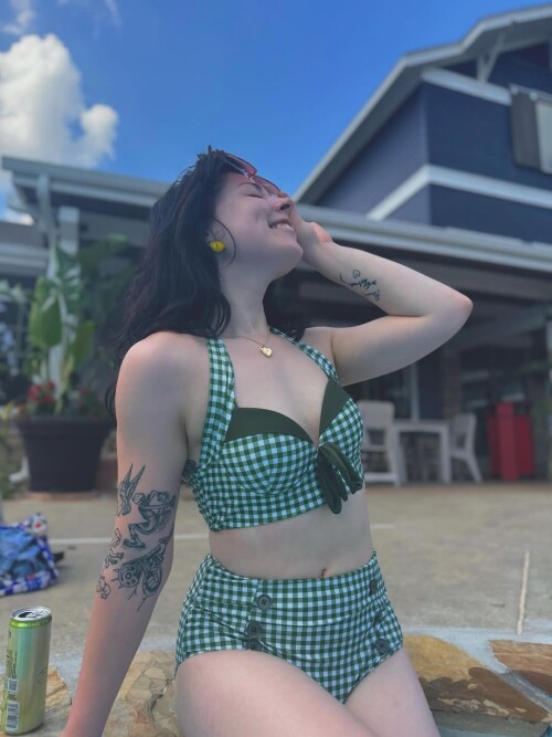 Pool and dogs 2a94f167036b428cd