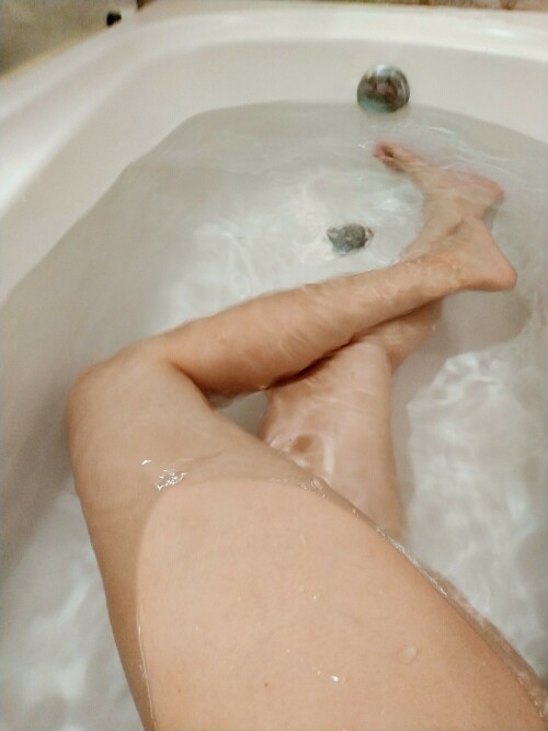 PotatoGodzilla Feet in Bath 10