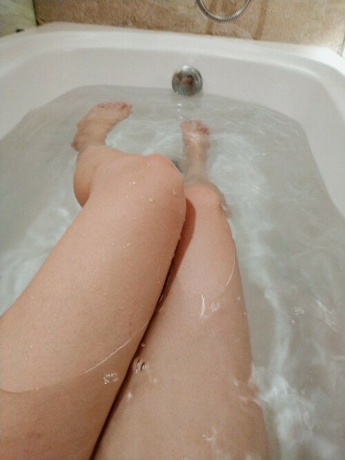 PotatoGodzilla Feet in Bath 16