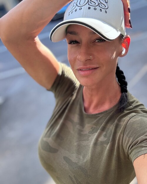 Proof that one selfienever tells the whole story From 1 12 different vibes same face 98862bff1dfe5d2