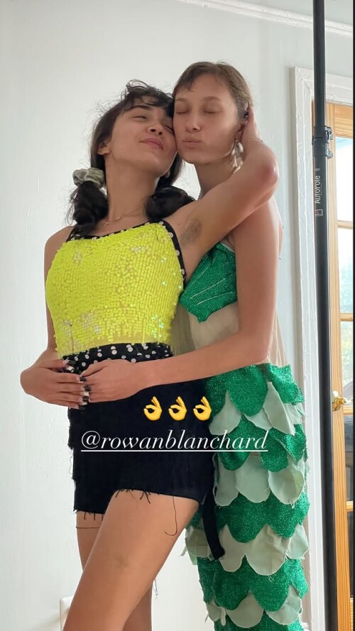 RB 32145d9bbe9f948ebcd