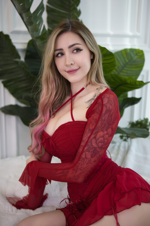 RED-DRESS-24a37066a9d3c76527