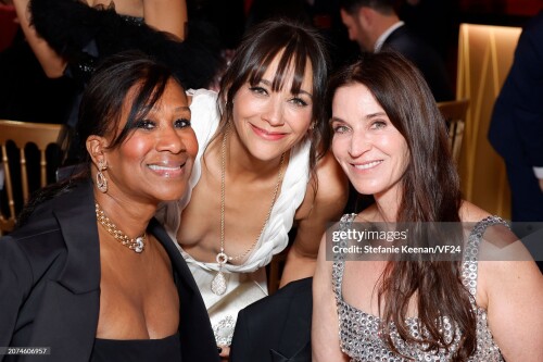 BEVERLY HILLS, CALIFORNIA - MARCH 10: EXCLUSIVE ACCESS, SPECIAL RATES APPLY. (L-R) Nicole Avant, Rashida Jones, and Amanda Anka attend the 2024 Vanity Fair Oscar Party Hosted By Radhika Jones at Wallis Annenberg Center for the Performing Arts on March 10, 2024 in Beverly Hills, California. (Photo by Stefanie Keenan/VF24/WireImage for Vanity Fair)
