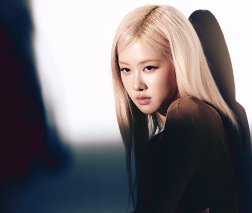 ROSE-x-YSL-Beauty-2025-Campaign-Behind-Photos-documents-10d99756b3b99e54e2.jpeg