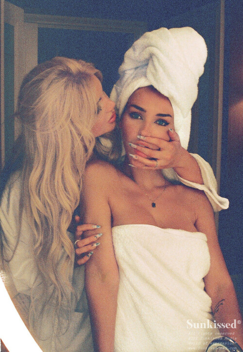 Rachel Cook and Anna Lisa Christiane 01