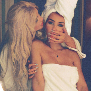 Rachel-Cook-and-Anna-Lisa-Christiane-01b982d19e217d9717