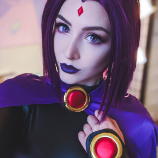 Raven-at-home-310e4e498341f5ce64