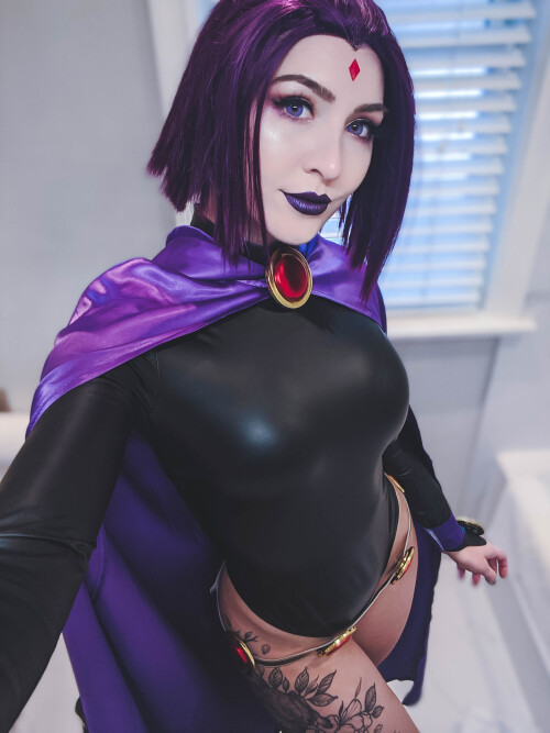 Raven at home 568bb9b487cac1c66