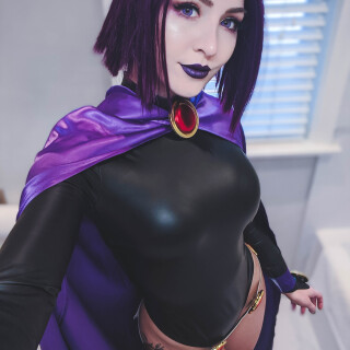 Raven-at-home-568bb9b487cac1c6672e2d756df73cec7