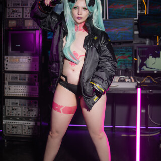 Rebecca-HQ-116f52ae0ed11a1f6c