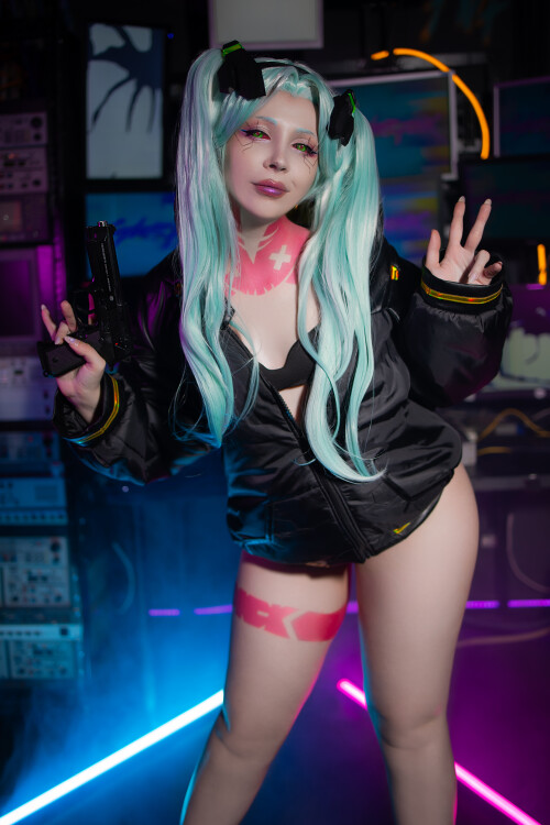 Rebecca HQ 1aef1c91bc07e0412