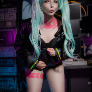 Rebecca-HQ-34f1725125baa8a77