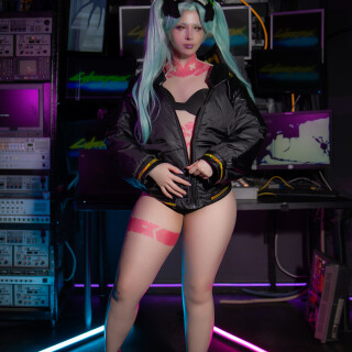 Rebecca-HQ-419e54f638ac49740