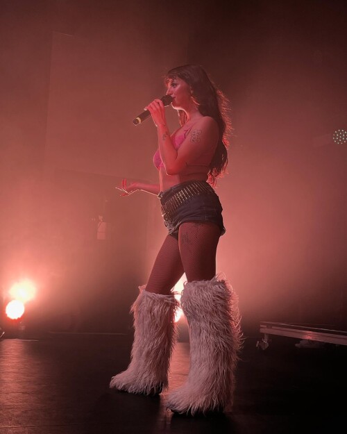 Rebecca_Black_Toronto_12d58273e48322794c