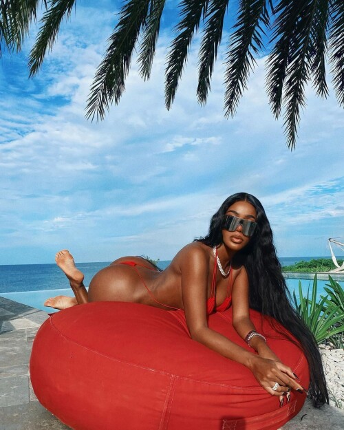 Red Pillow 3067a8223aef14138