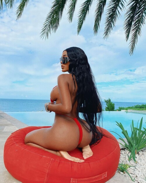 Red Pillow 81f3c7071a176d180