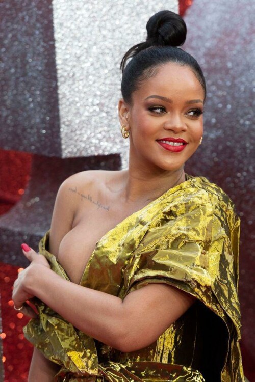 Rihanna 5