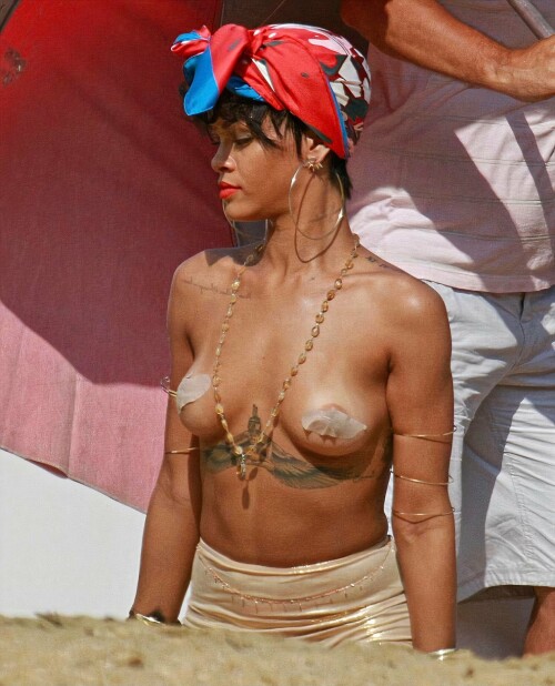 Rihanna 74