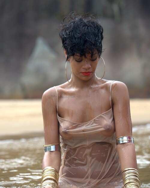 Rihanna MENZCE1 o5338b92e9852df07