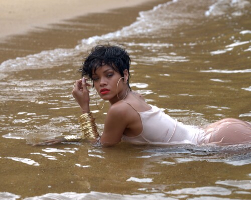 Rihanna MENZCJ9 odb938029987ff4aa